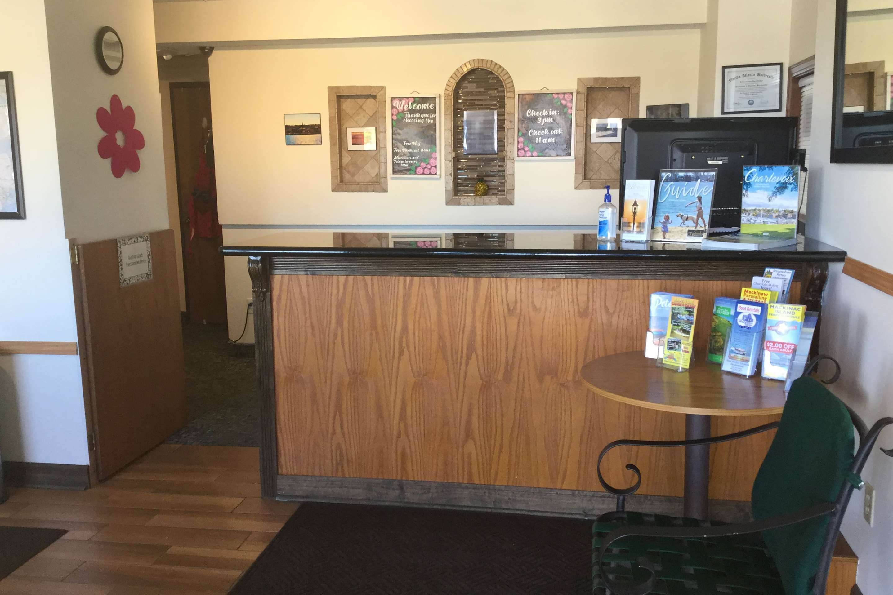 Lobby | Super 8 by Wyndham Petoskey