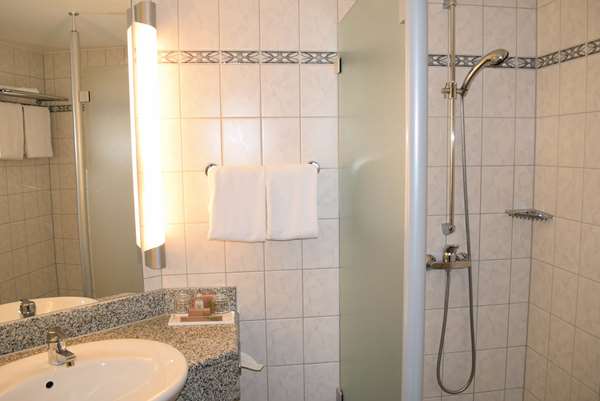 Guest Room,Bathroom,On-Site