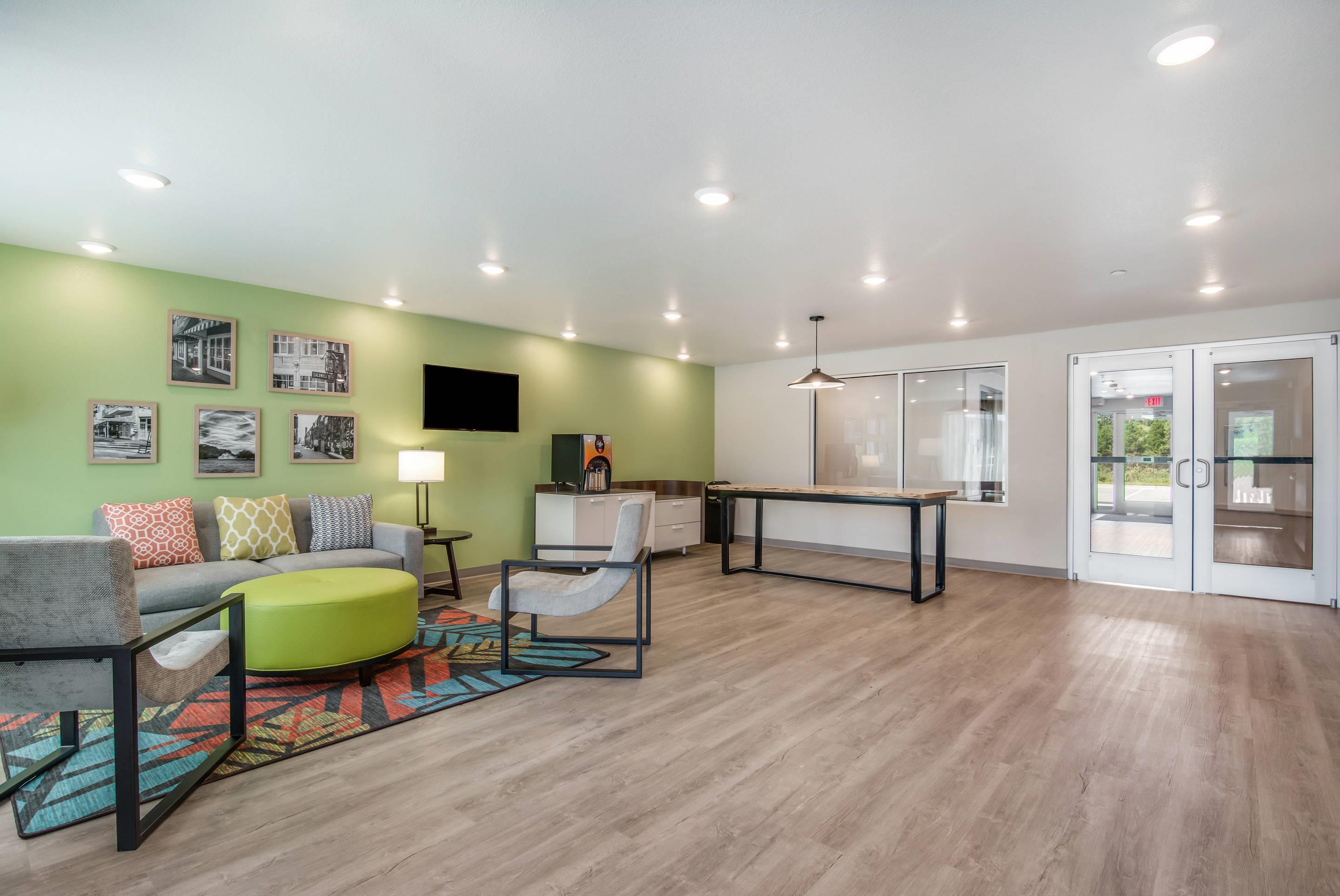 Hotel lobby | WoodSpring Suites Fort Mill