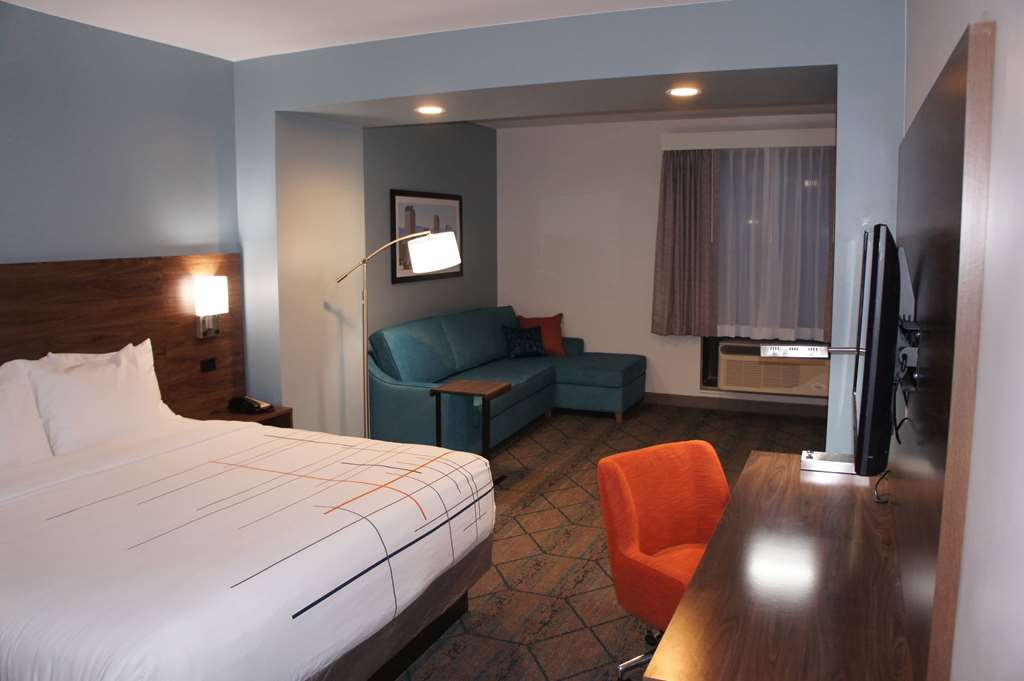 LA QUINTA INN & SUITES BY WYNDHAM L-guestroom-Guest Room,On-Site.jpg