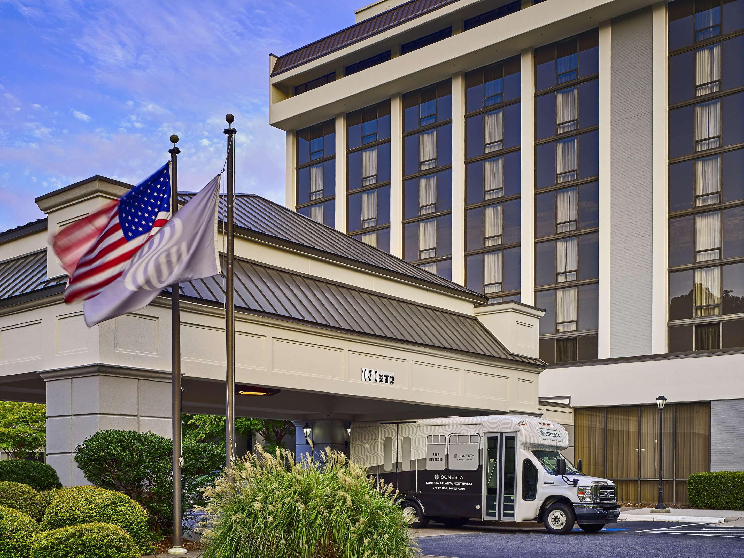 SHR AtlantaNorthwestGalleria Exterior Entrance Shuttle