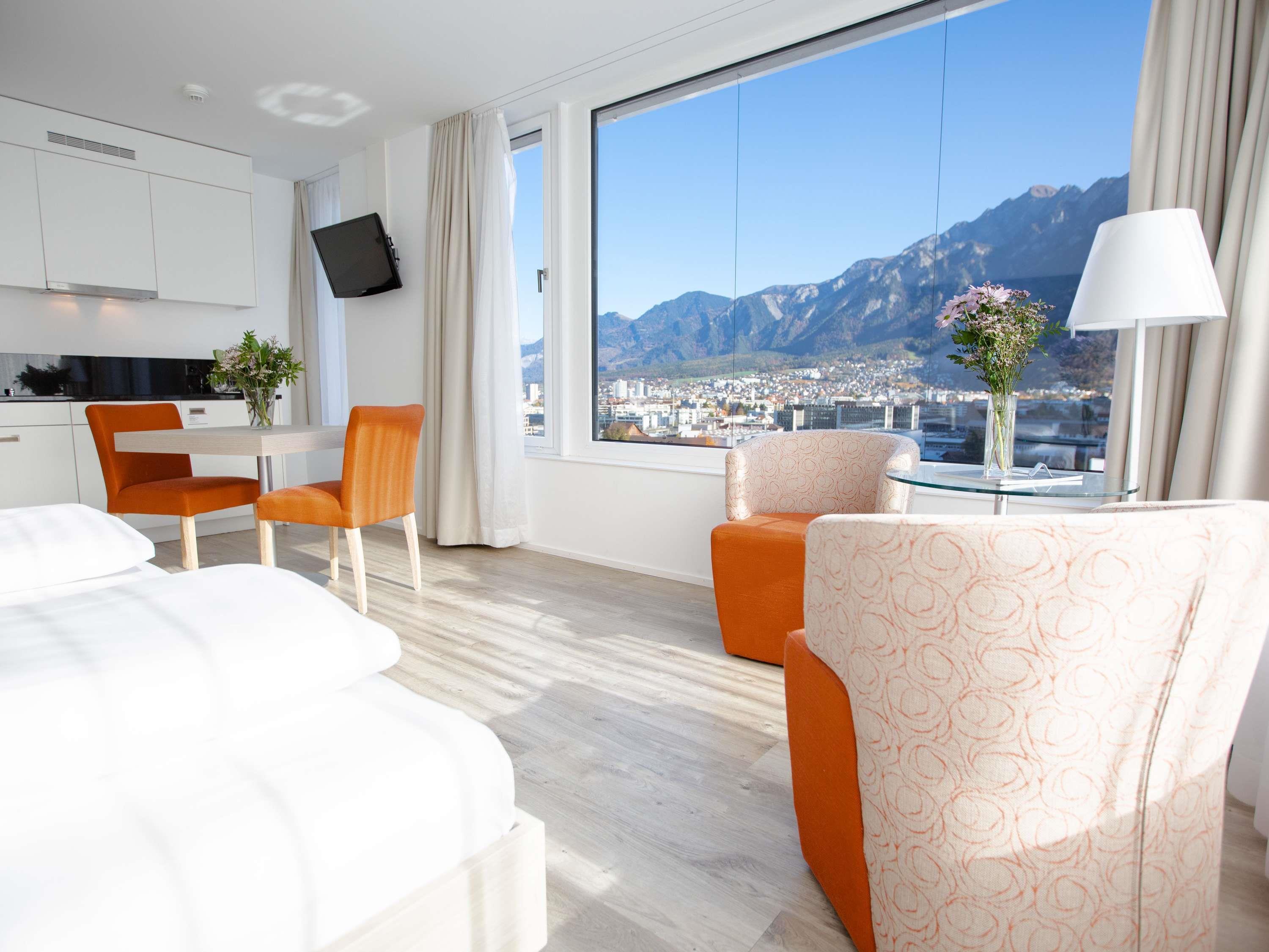 Mercure Chur City West Room Type - Deluxe room with 2 single beds, mountain view