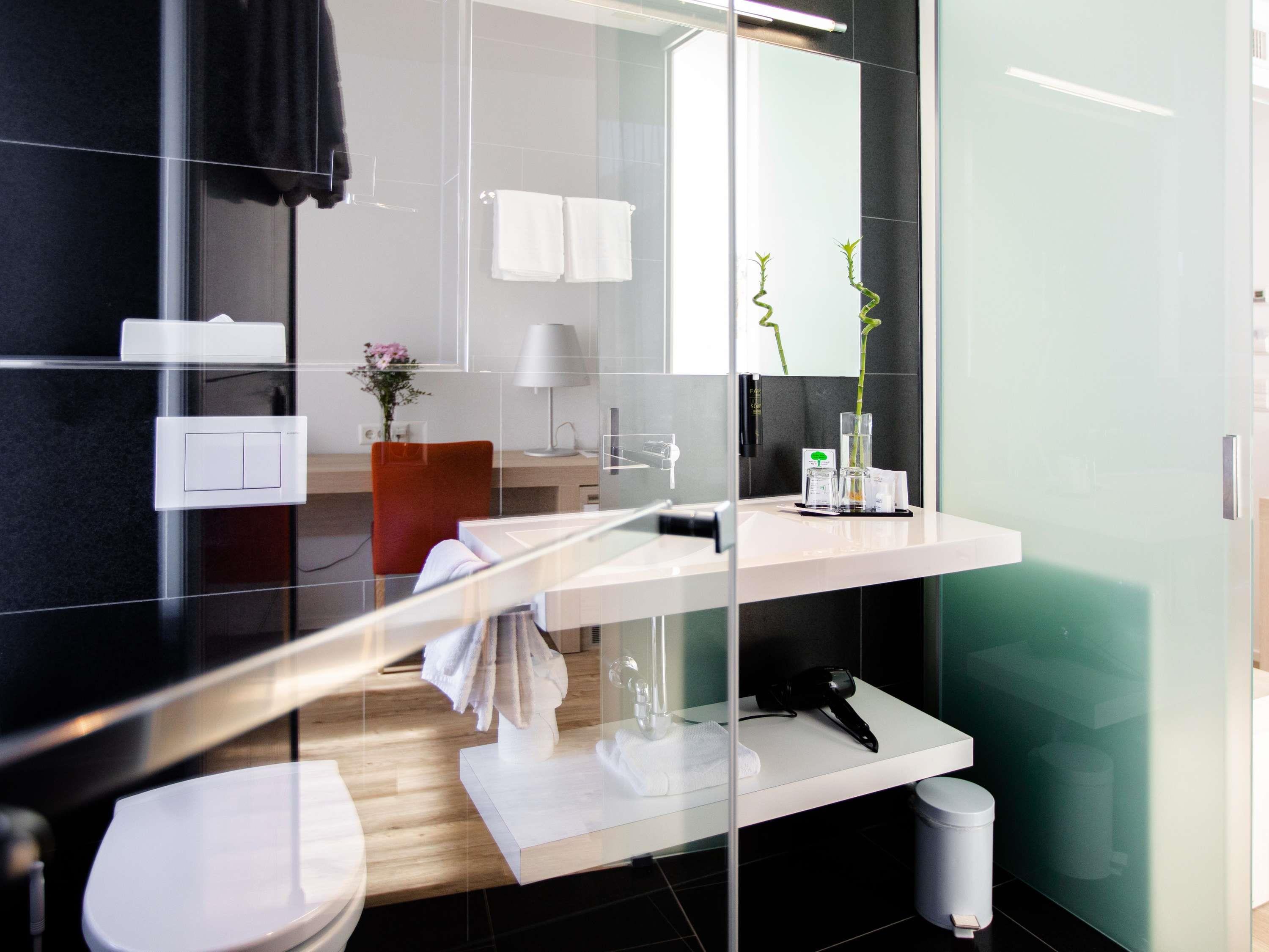 Mercure Chur City West Room Type - Superior Corner room with 2 single beds, mountain view