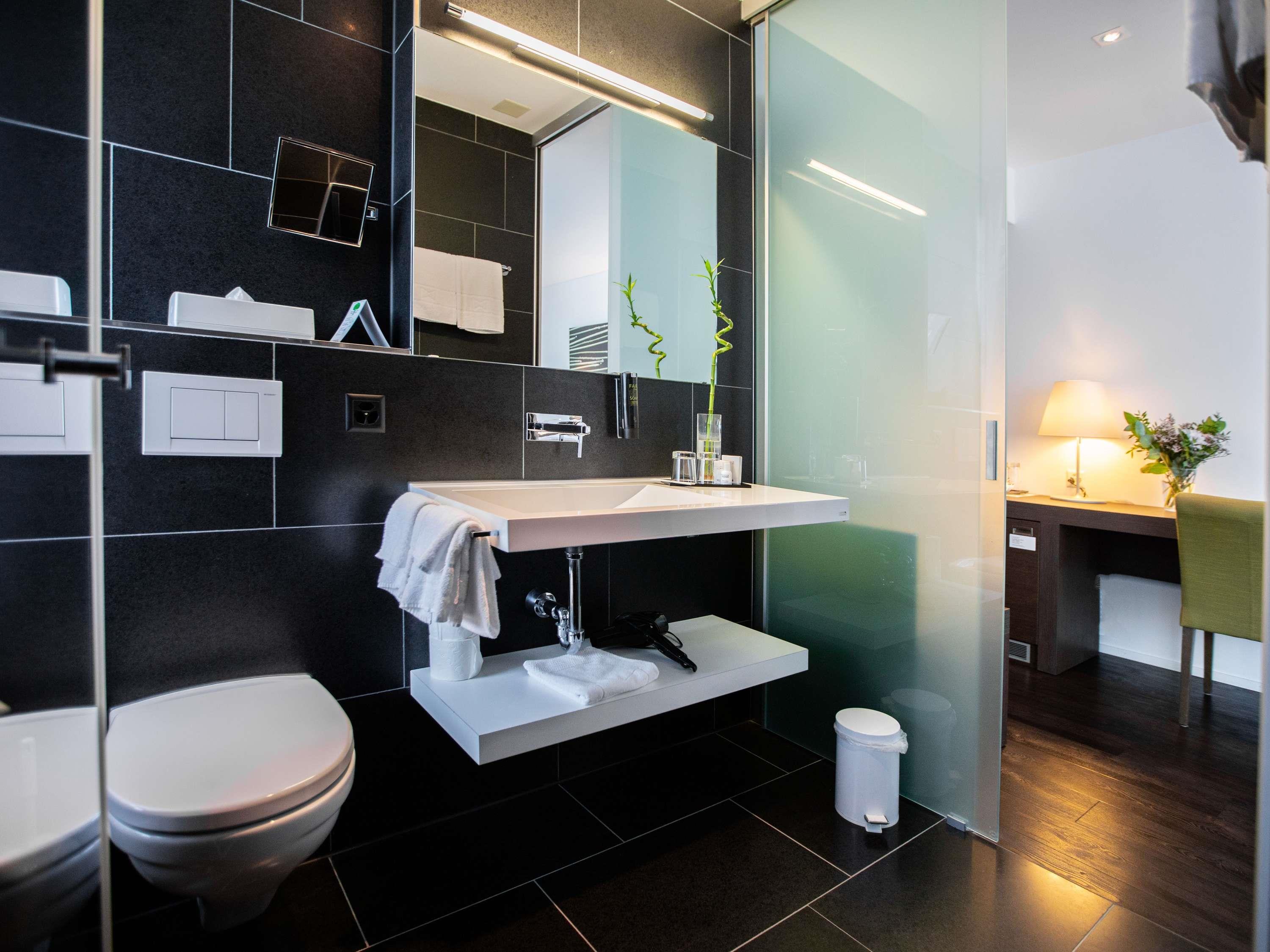 Mercure Chur City West Room Type - Comfort room with 2 single beds, mountain view