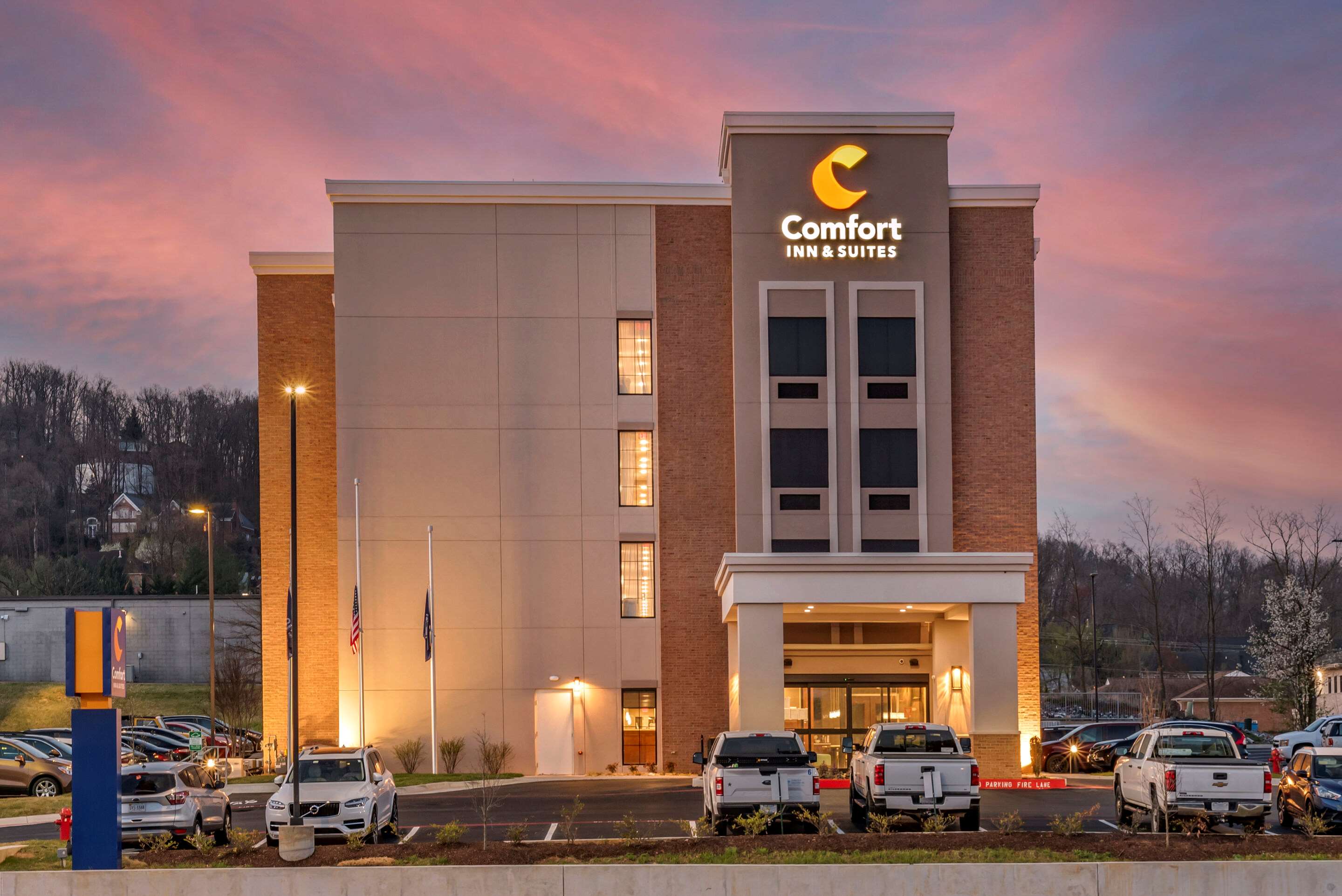 Hotel entrance | Comfort Inn & Suites