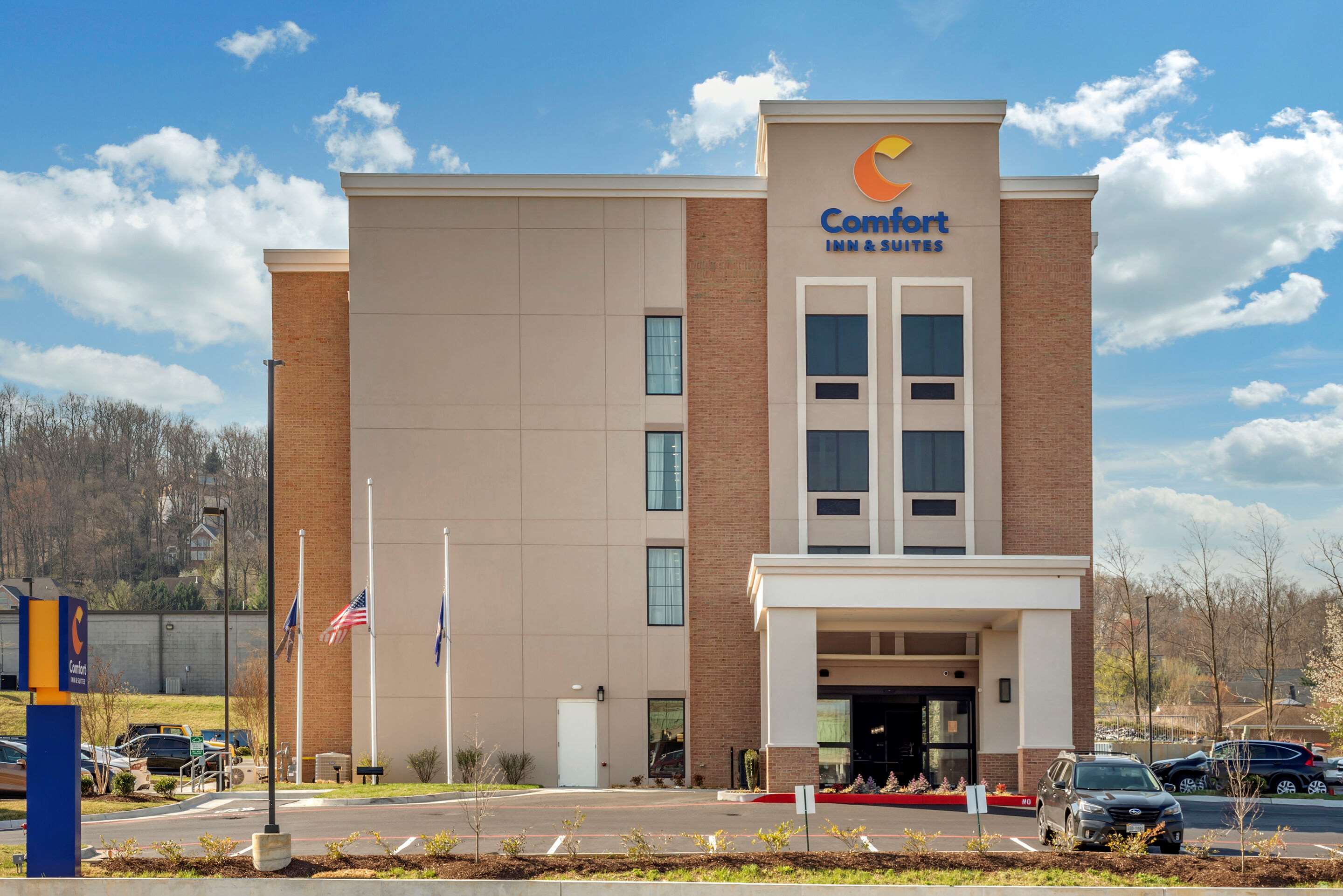 Hotel entrance | Comfort Inn & Suites
