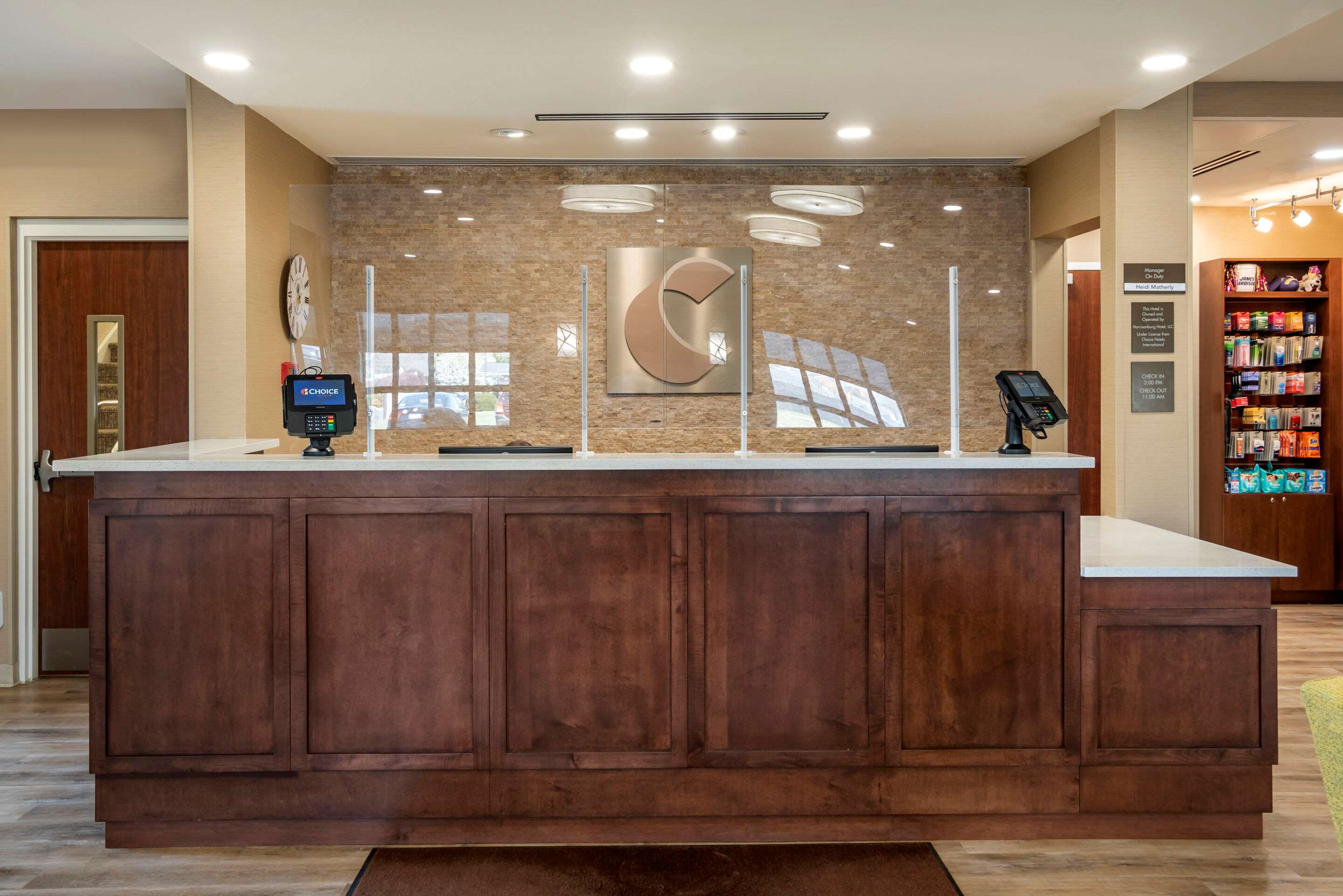 Front desk | Comfort Inn & Suites