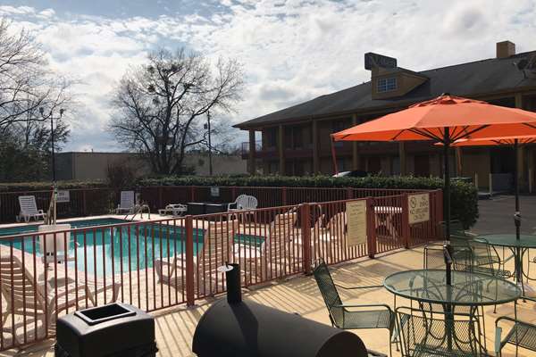 Pool - Baymont Inn Selma