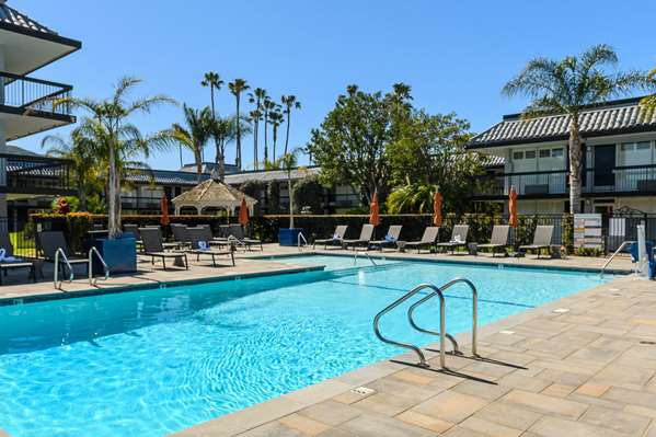 Pool - Palm Garden Hotel Thousand Oaks