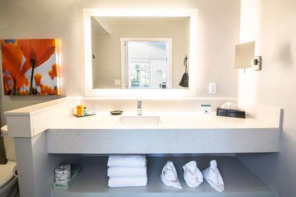  - Palm Garden Hotel Thousand Oaks