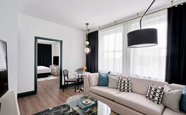 Suite - Hotel Kansas City Downtown - I-670, Exits 2R & 2S