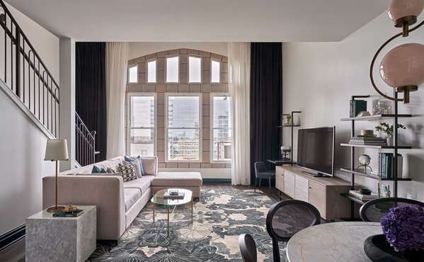 Suite - Hotel Kansas City Downtown - I-670, Exits 2R & 2S