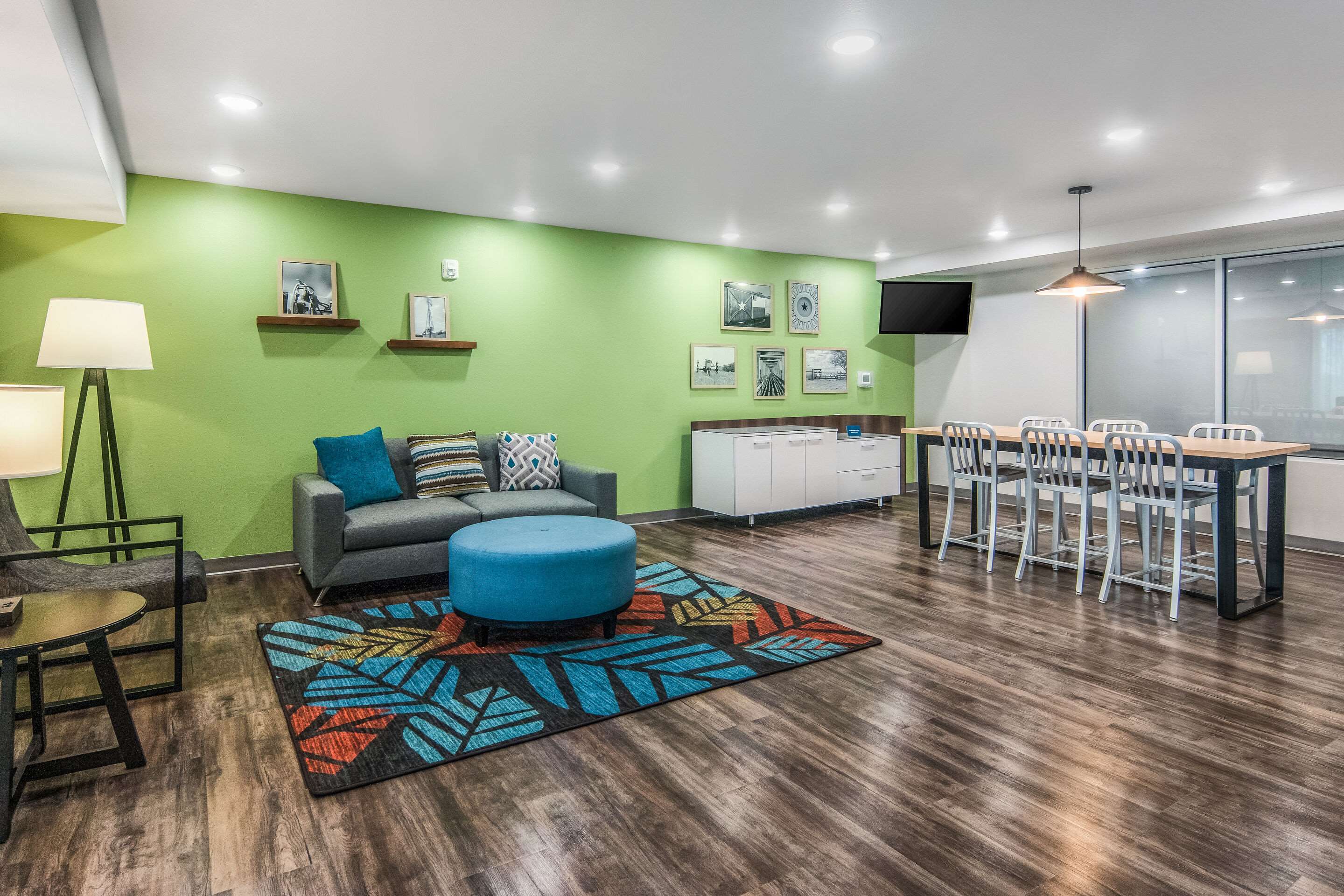Lobby with sitting area | WoodSpring Suites North Ft Worth Alliance TX Speedway