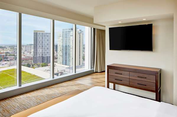  - Embassy Suites Downtown Nashville - I-40 & I-65, Exit 209