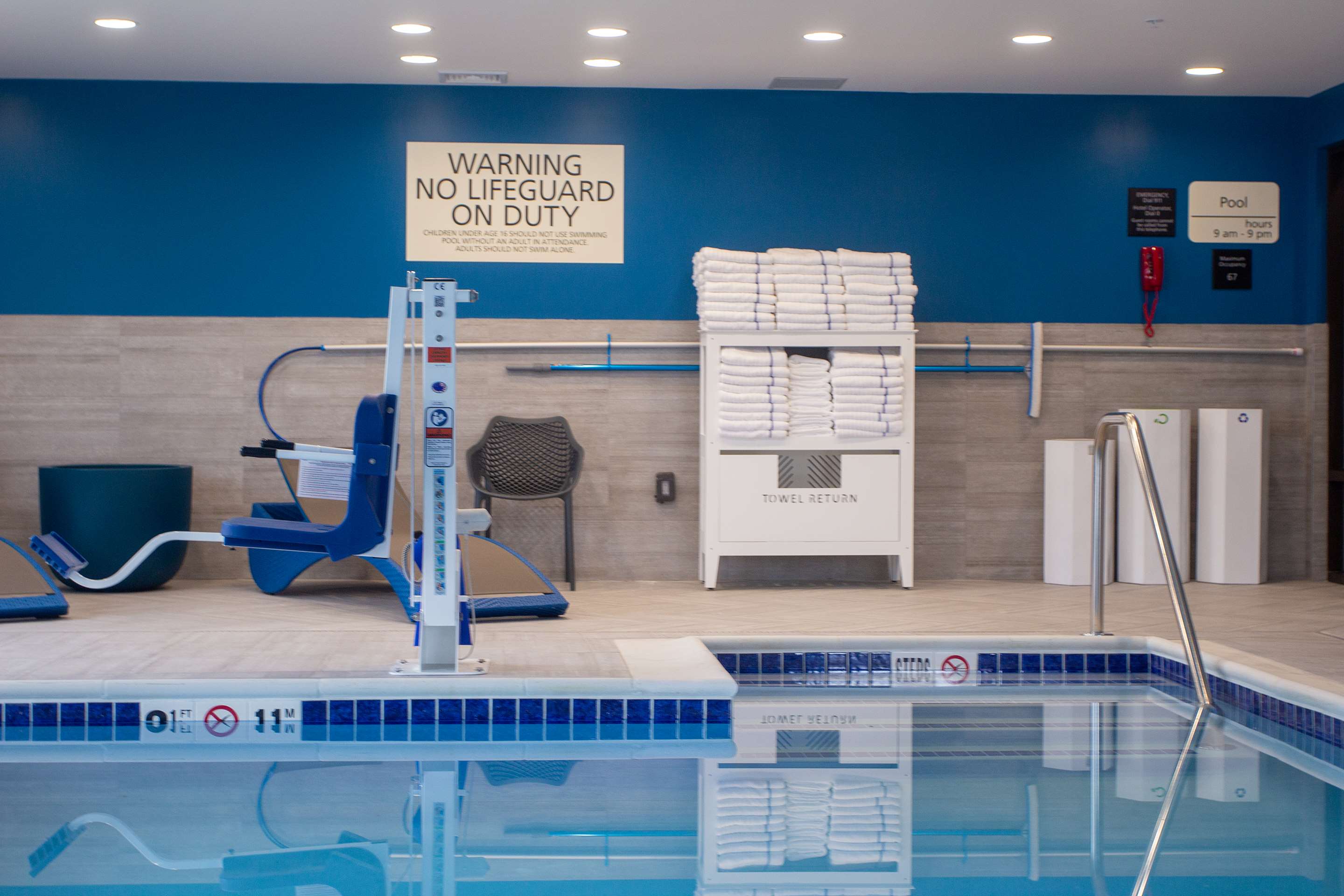 Pool | Hampton Inn & Suites North Attleboro