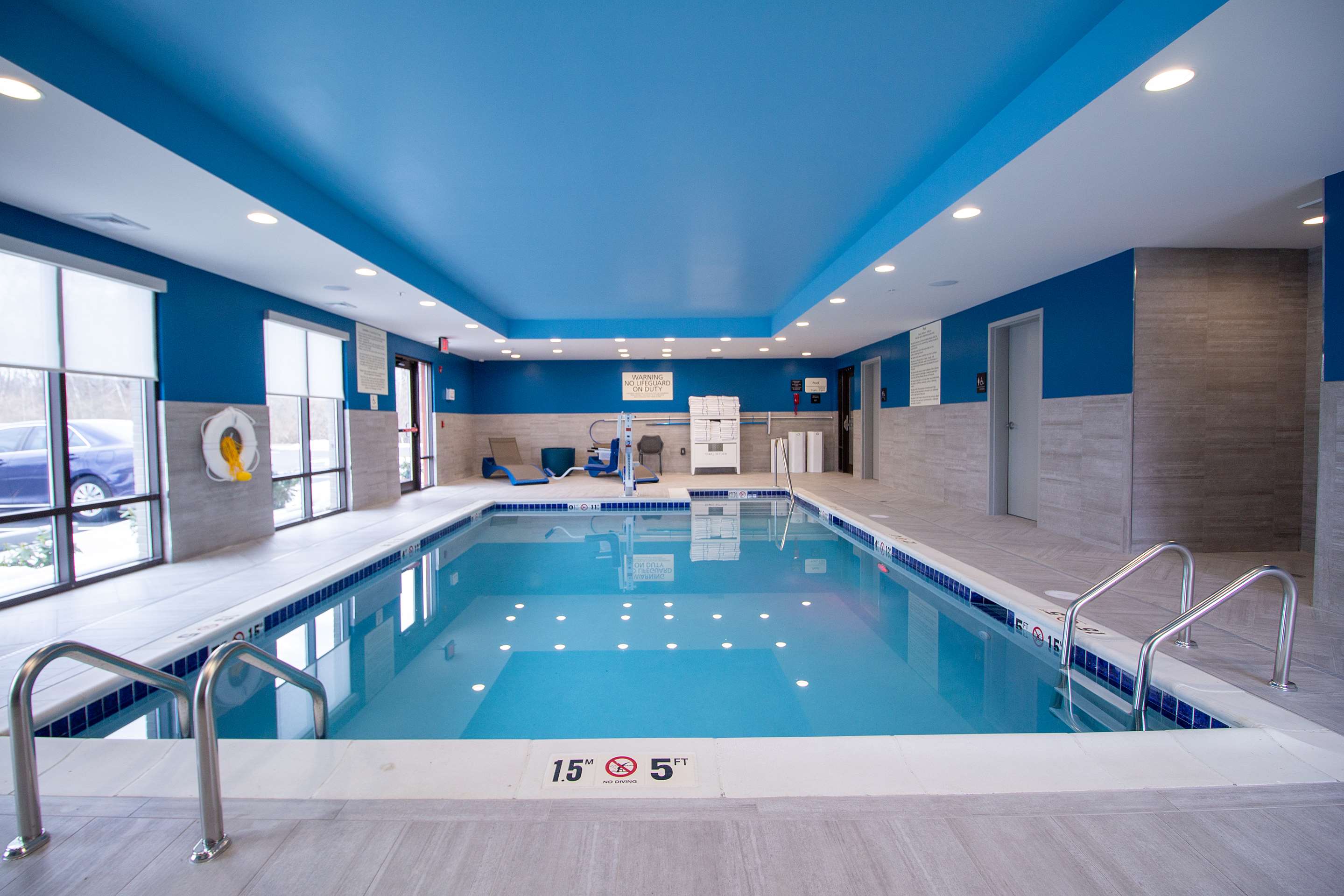 Pool | Hampton Inn & Suites North Attleboro