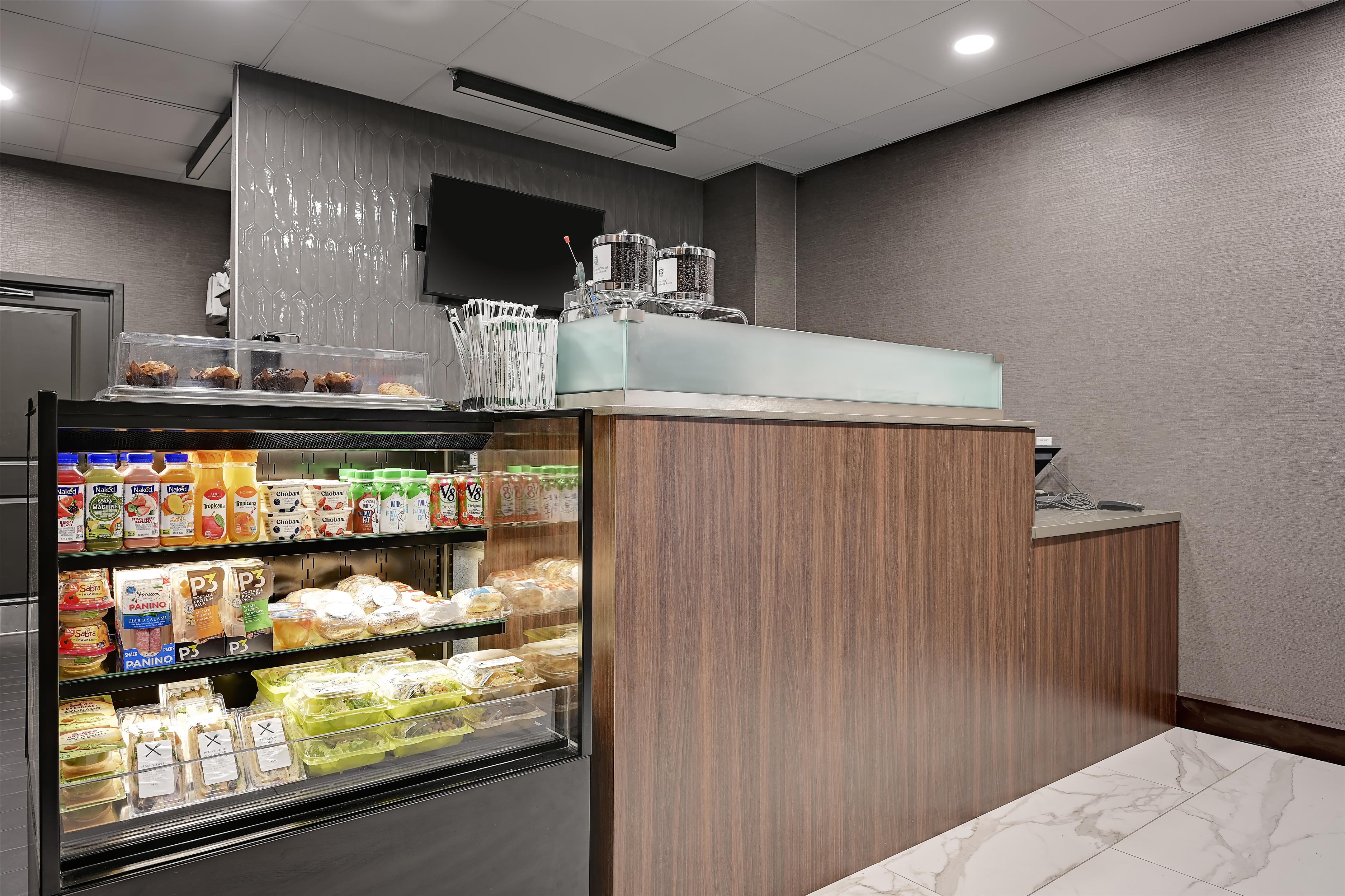 Restaurant | DoubleTree by Hilton Denver International Airport
