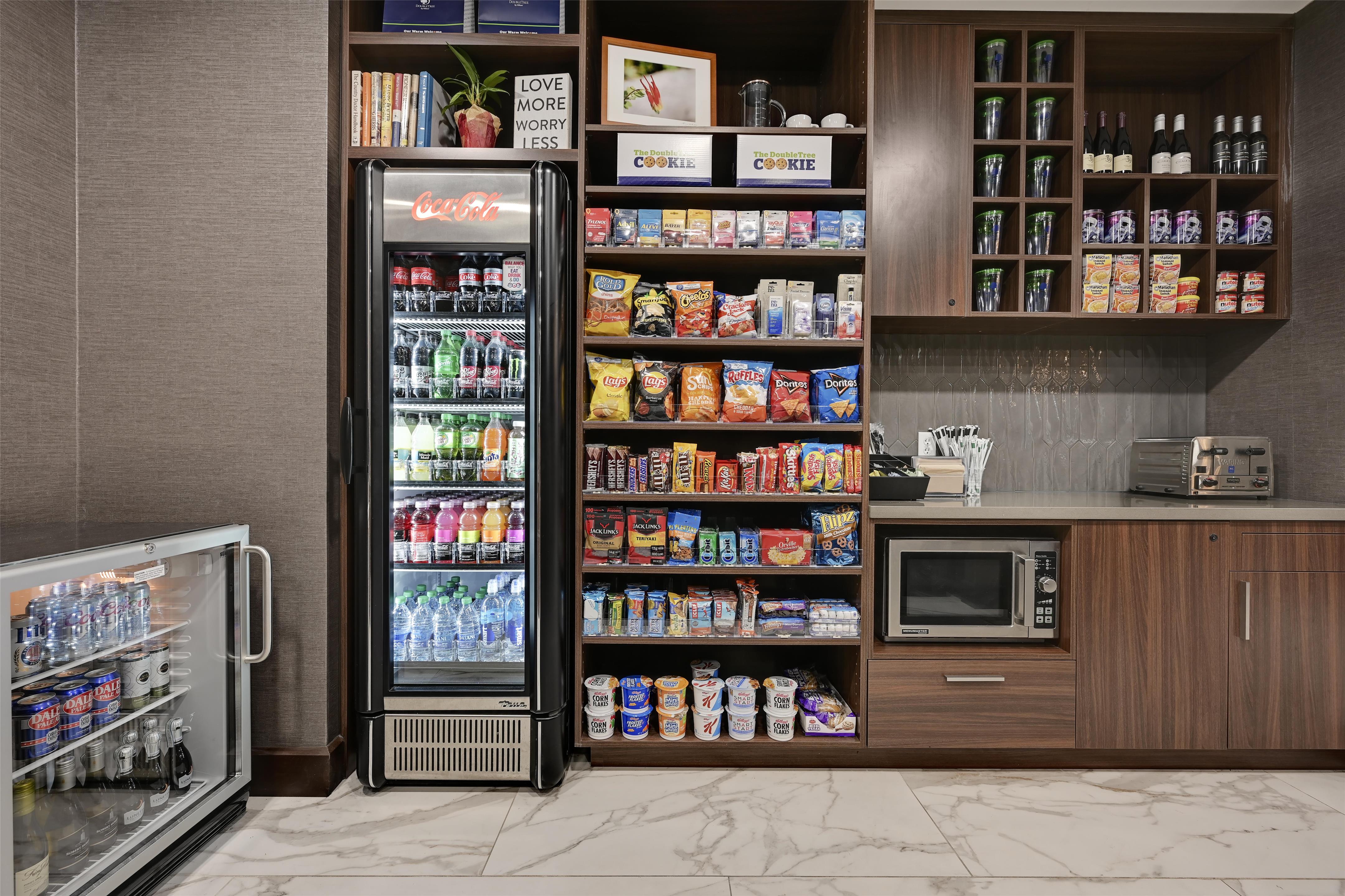 Restaurant | DoubleTree by Hilton Denver International Airport