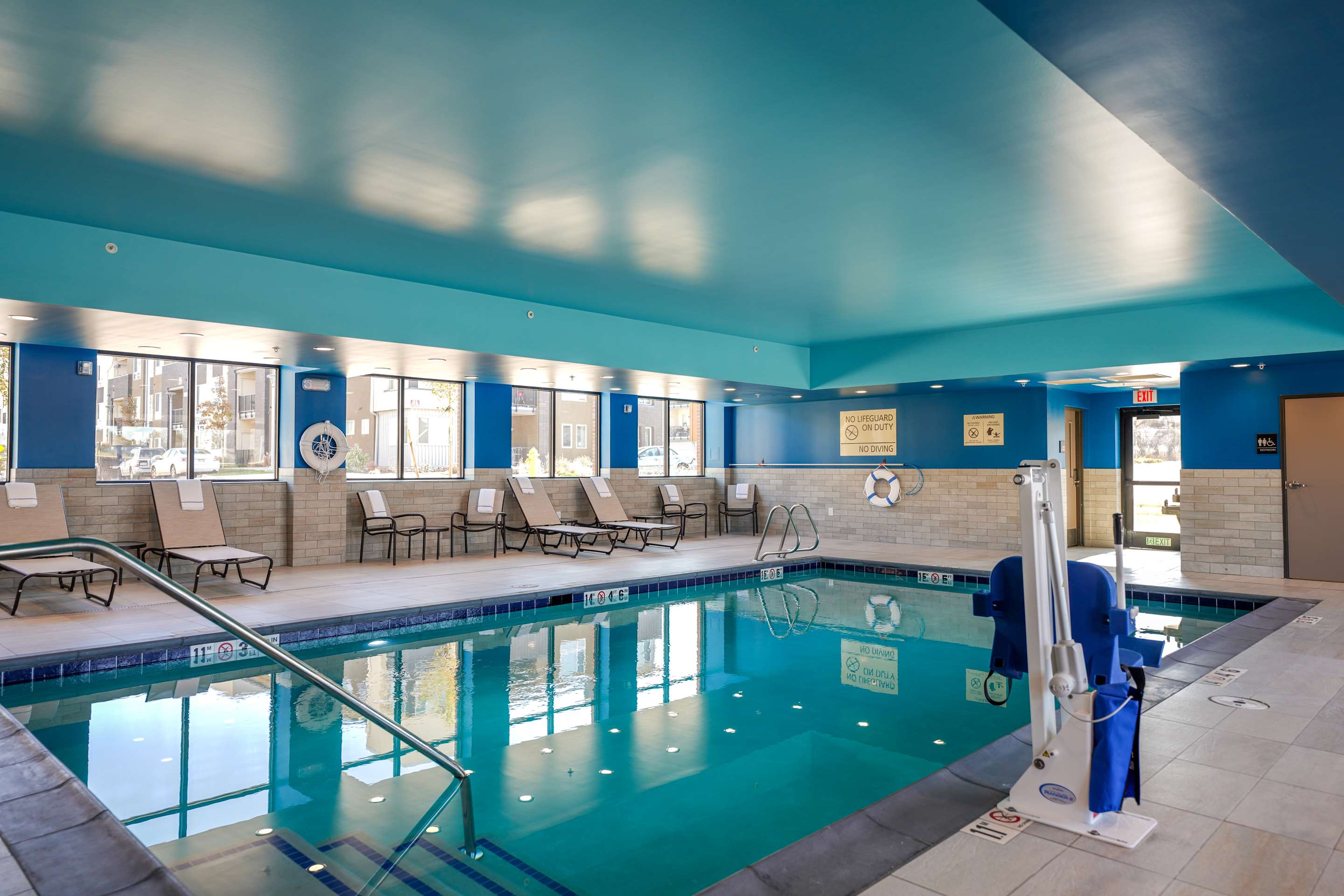 Pool | Hampton Inn & Suites Aurora South Denver