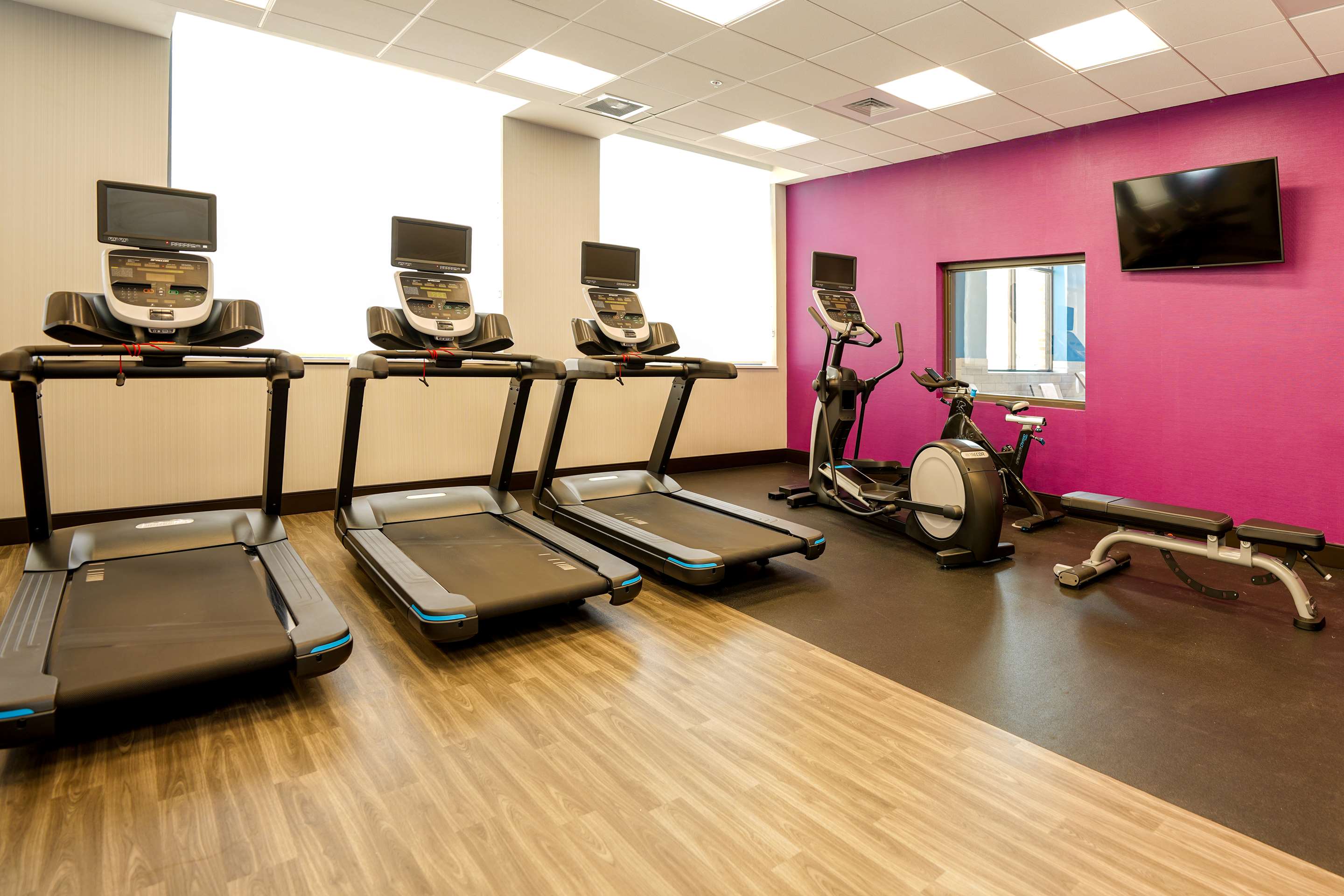 Health club fitness center gym | Hampton Inn & Suites Aurora South Denver