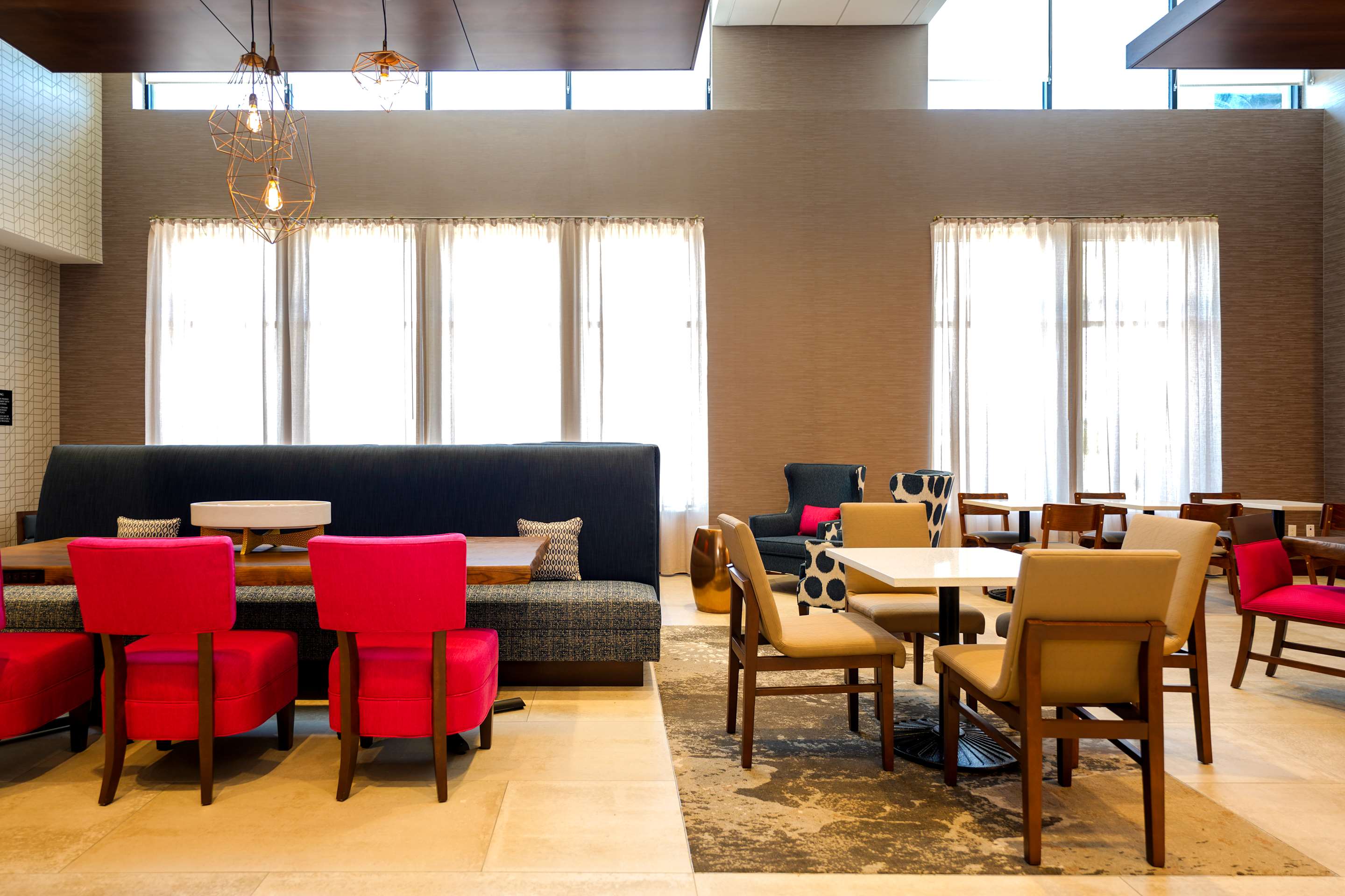 Lobby | Hampton Inn & Suites Aurora South Denver