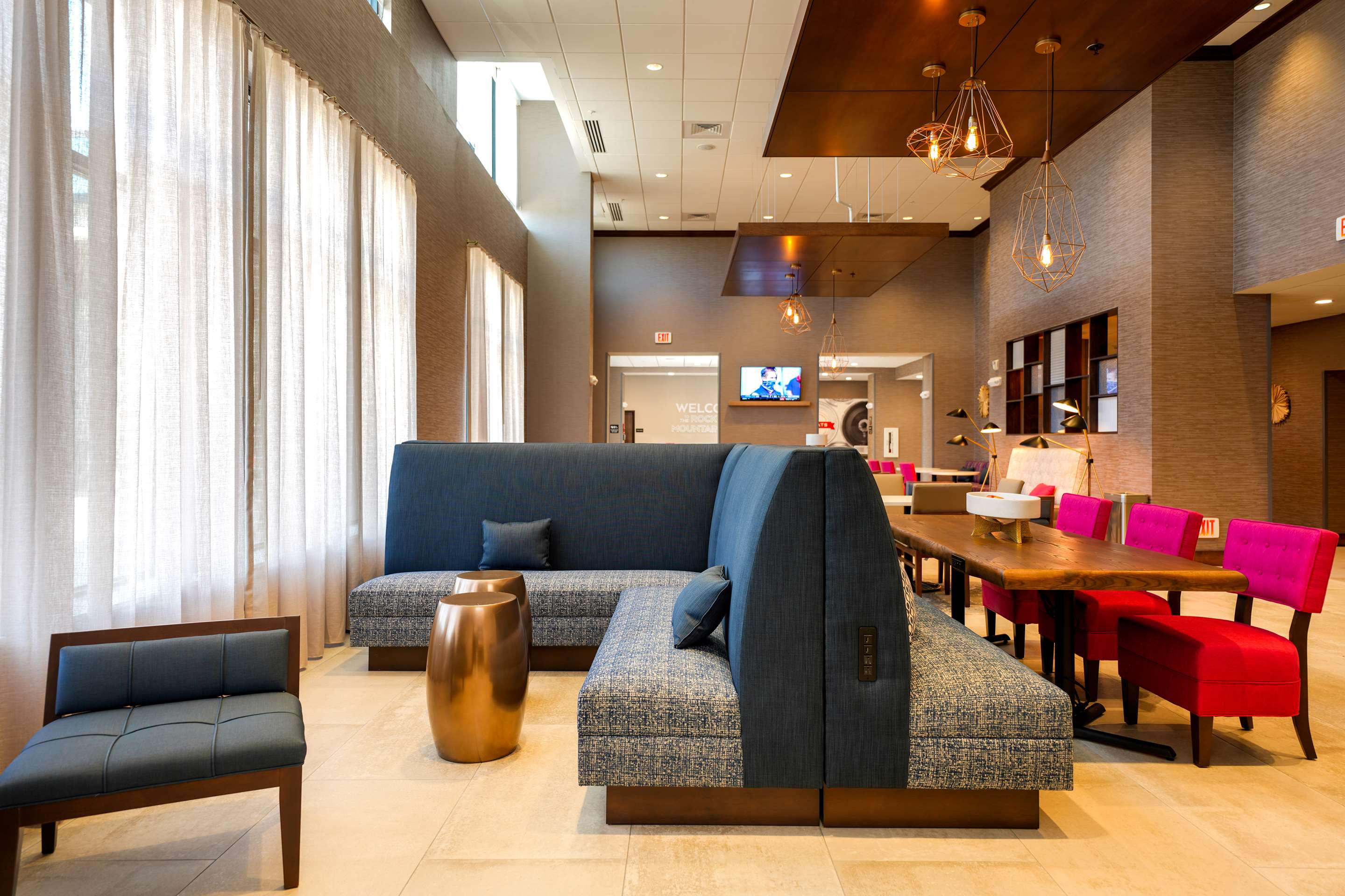 Lobby | Hampton Inn & Suites Aurora South Denver