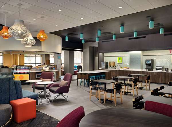  - Tru by Hilton Hotel Downtown Indianapolis - I-70, Exit 79B