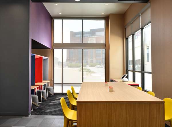  - Tru by Hilton Hotel Downtown Indianapolis - I-70, Exit 79B