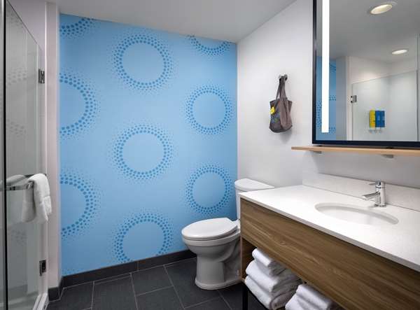  - Tru by Hilton Hotel Downtown Indianapolis - I-70, Exit 79B