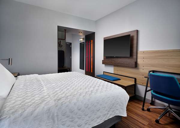  - Tru by Hilton Hotel Downtown Indianapolis - I-70, Exit 79B