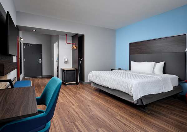  - Tru by Hilton Hotel Downtown Indianapolis - I-70, Exit 79B