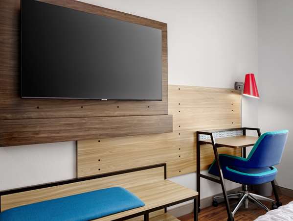  - Tru by Hilton Hotel Downtown Indianapolis - I-70, Exit 79B