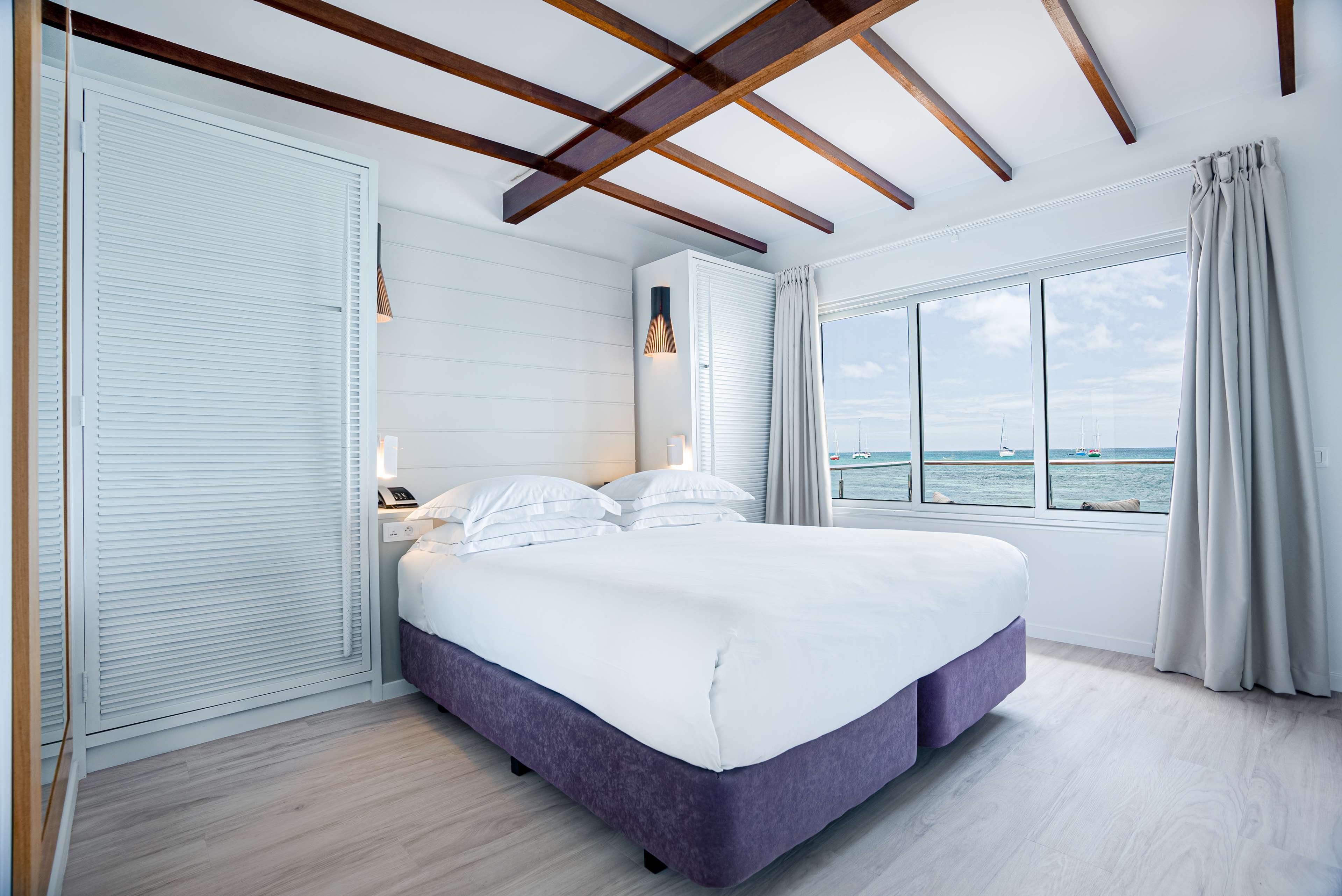 DoubleTree by Hilton Noumea Ilot Maitre Resort Room Type - KING DELUXE OWATER BGALOW