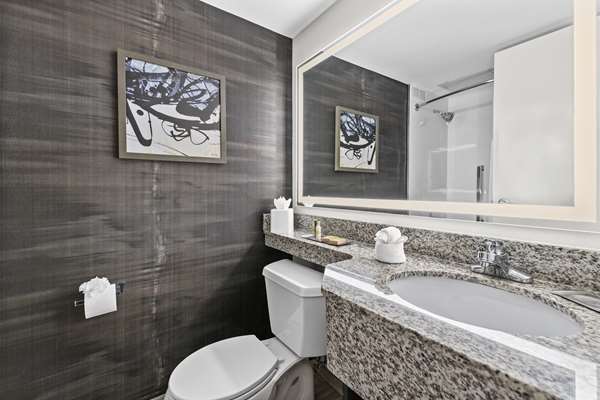  - DoubleTree by Hilton Hotel Midtown Raleigh