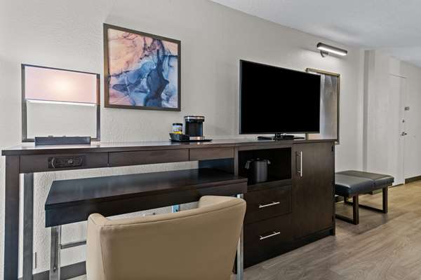  - DoubleTree by Hilton Hotel Midtown Raleigh