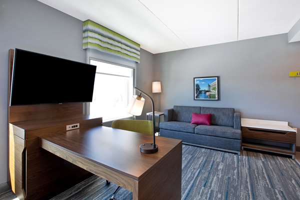  - Hampton Inn & Suites Nepean West Ottawa