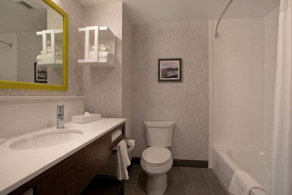 Hampton Inn & Suites Ottawa West, Ontario, Canada Room Type - 2 QUEENS W  FRIDGE MICROWV