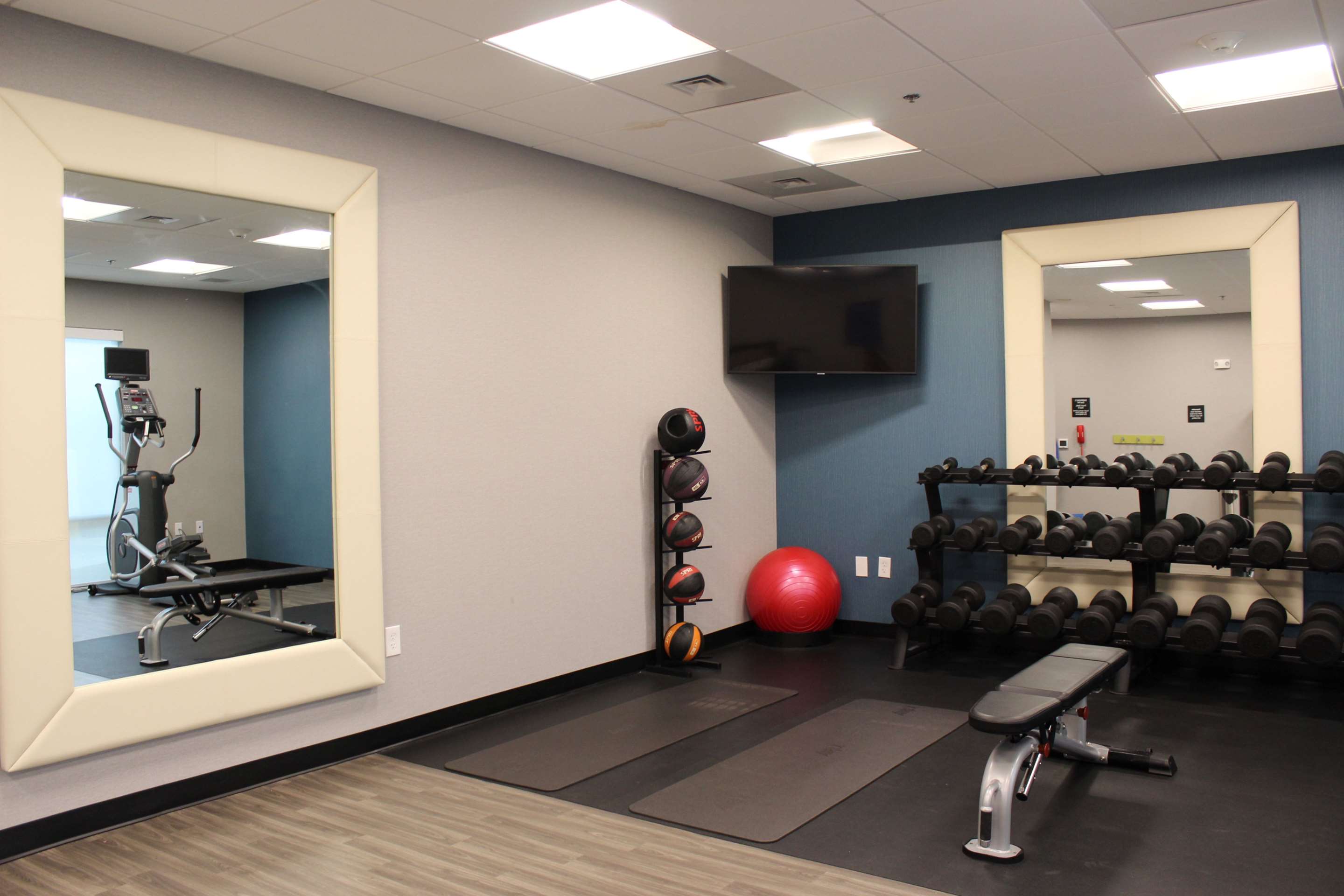 Health club fitness center gym | Hampton Inn Lexington