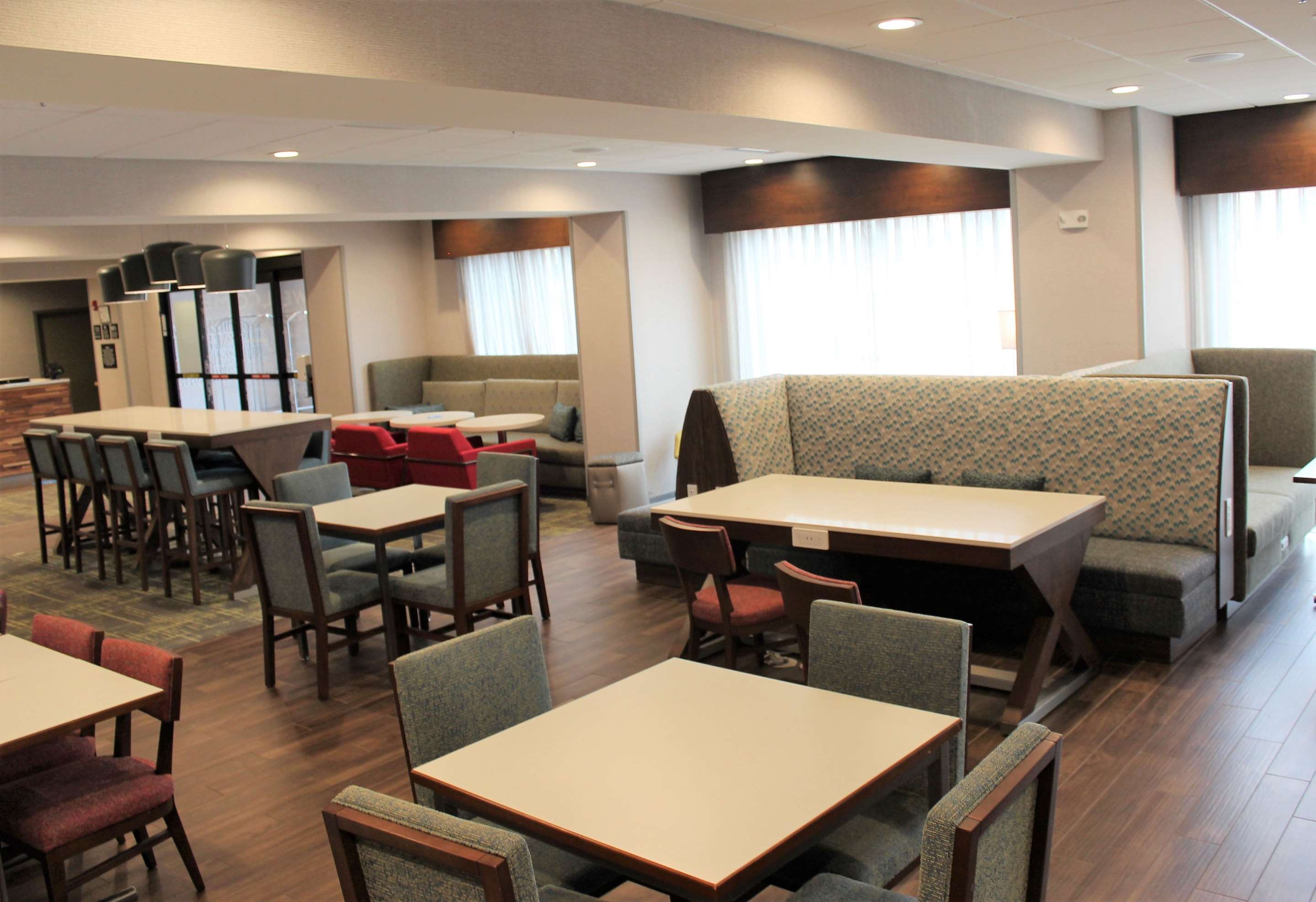 Lobby | Hampton Inn Lexington