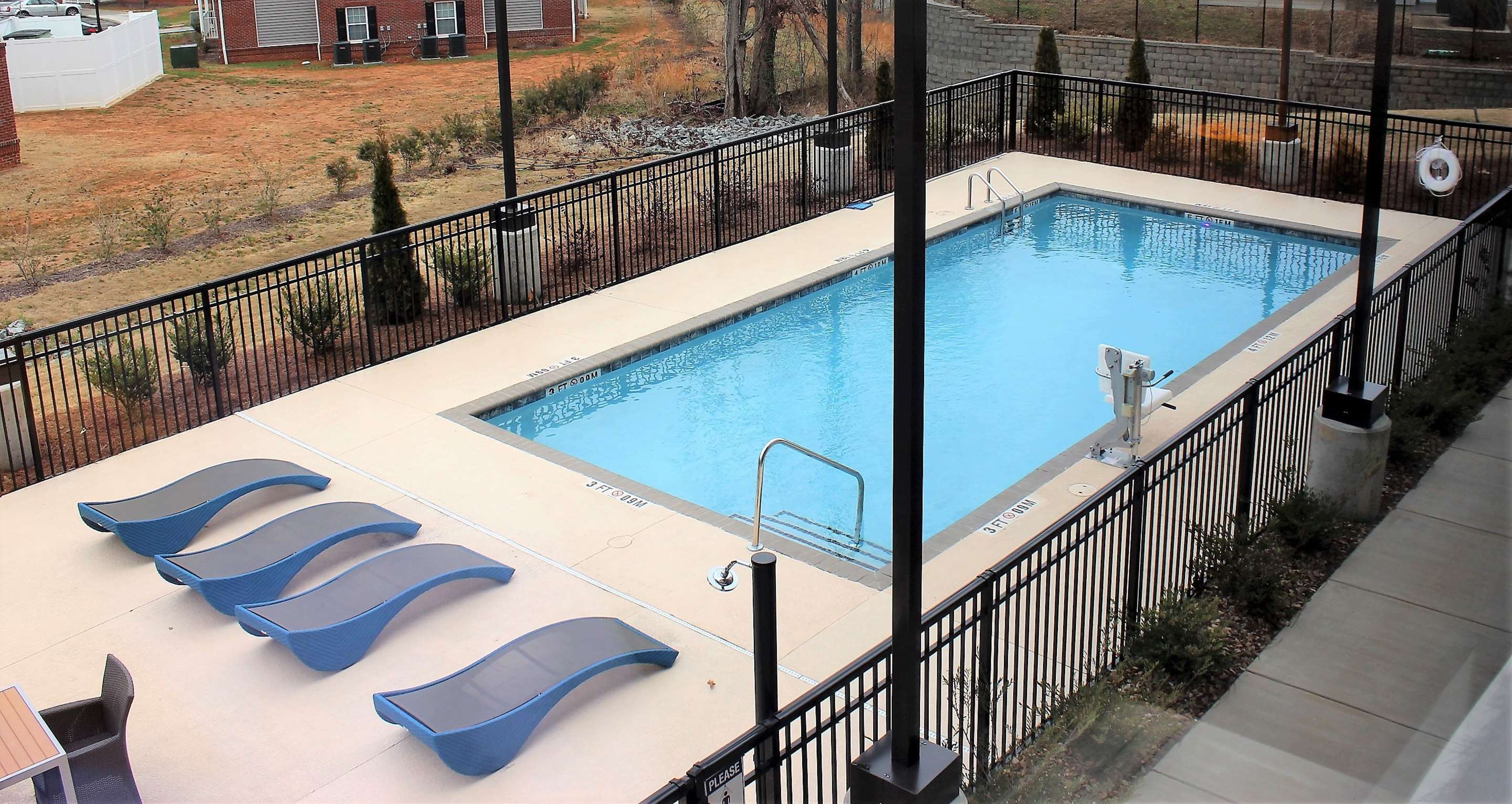 Pool | Hampton Inn Lexington