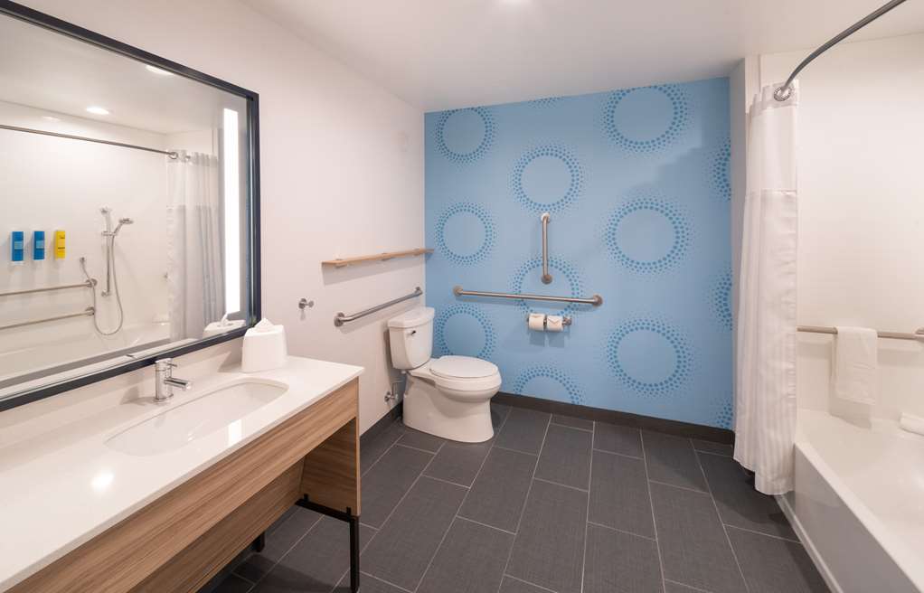 Tru by Hilton Jacksonville South Mandarin - Tap to explore photos