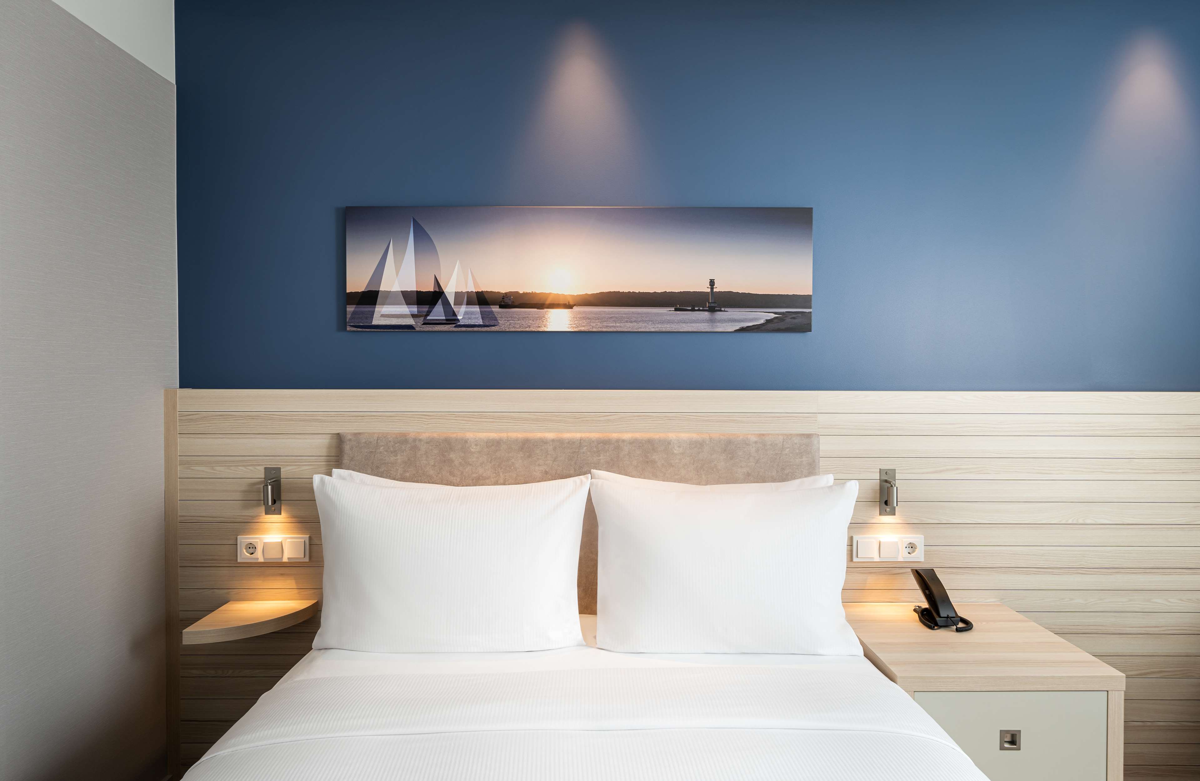 Hampton by Hilton Kiel City Centre - Tap to explore photos