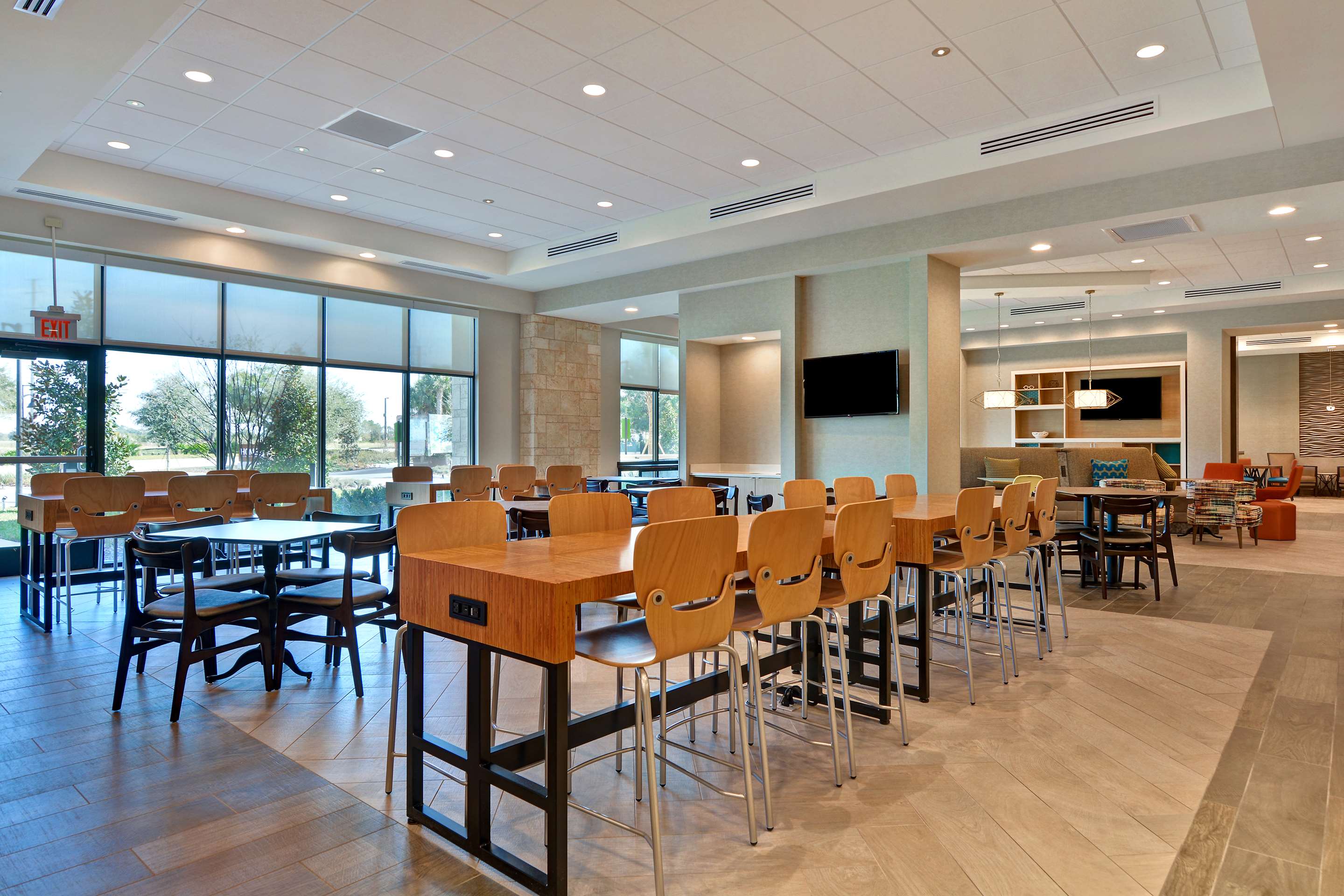 Breakfast Area | Home2 Suites by Hilton Orlando at Flamingo Crossings