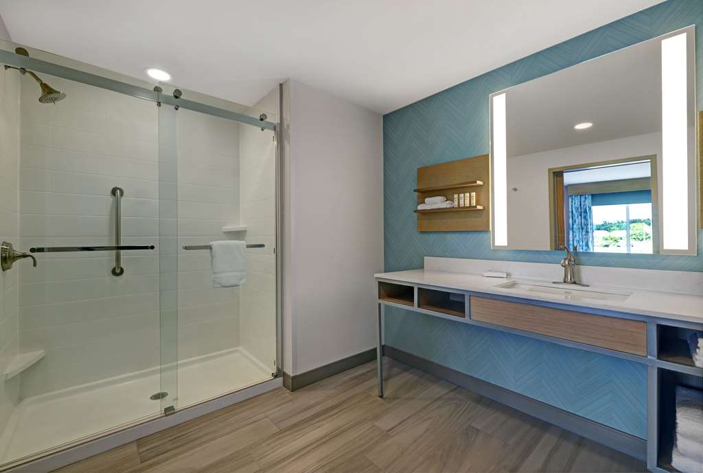 Hilton Garden Inn Manassas Room Type - 2 QN HEARING ACCESSIBLE