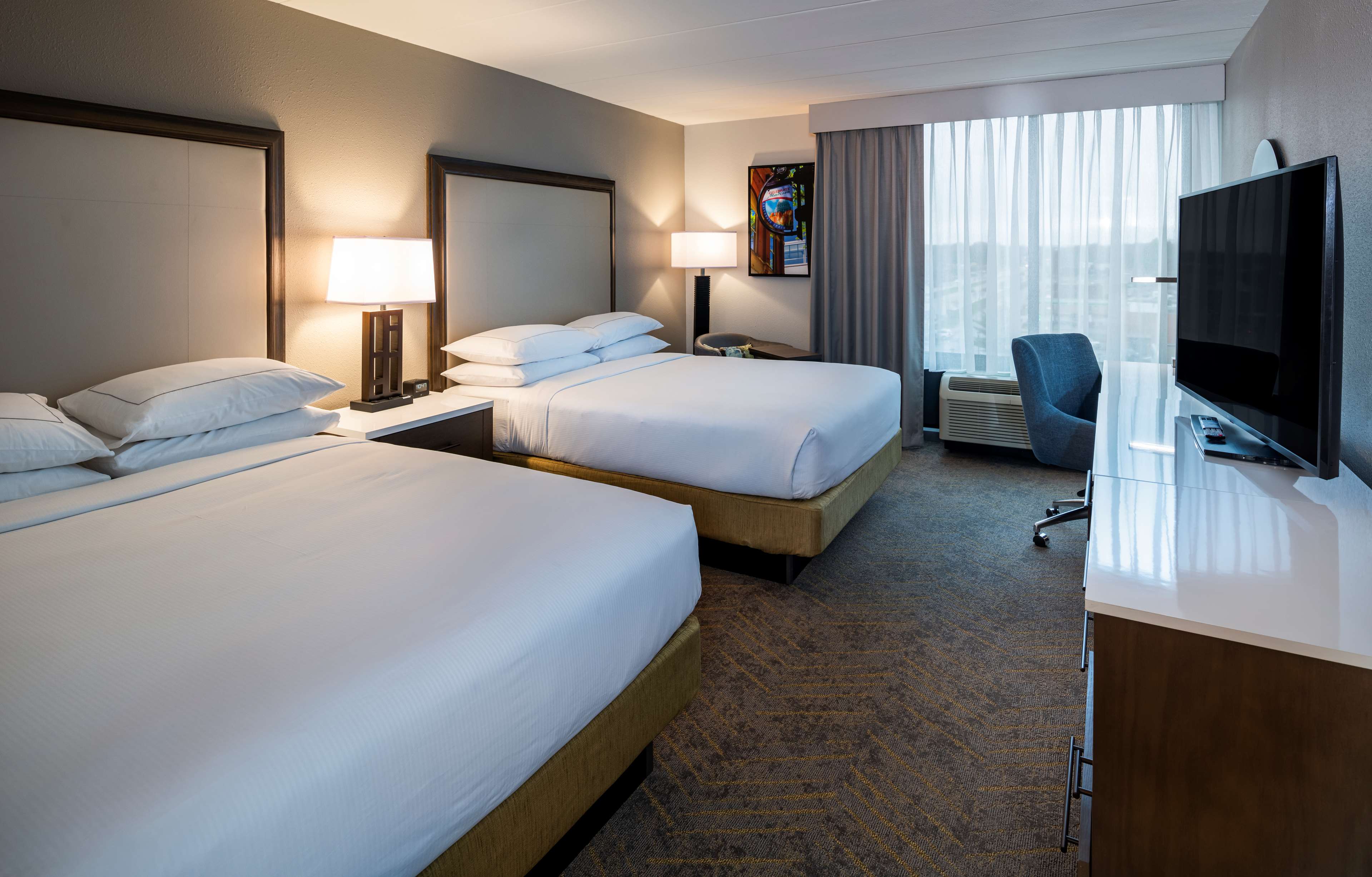 DoubleTree by Hilton Madison East Room Type - 2 QUEENS MOB ACC TUB