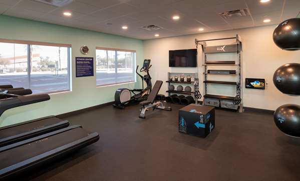 Fitness/ Exercise Room - Tru by Hilton Hotel Glendale