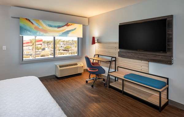  - Tru by Hilton Hotel Glendale