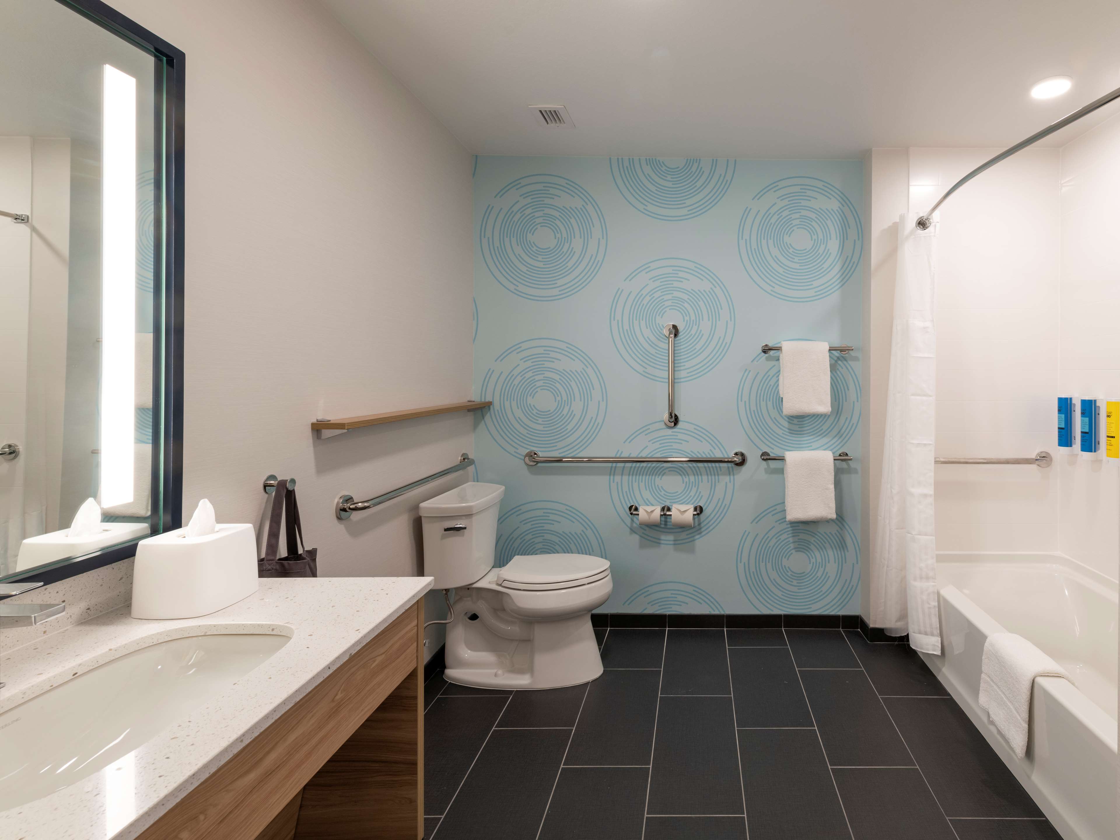 Tru By Hilton Phoenix Glendale Westgate, AZ Room Type - 1 KING ACCESSIBLE TUB