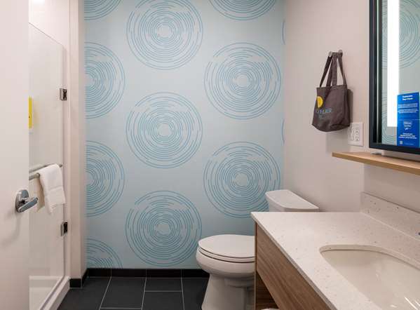  - Tru by Hilton Hotel Glendale