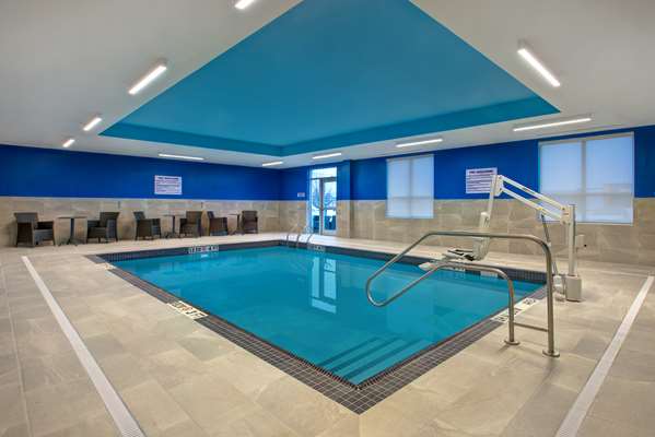 Pool - Hampton Inn Brockville